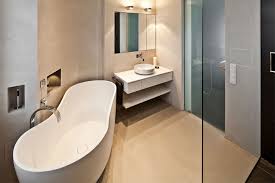 Eine studie besagt, dass in mehr als zwei dritteln der besitzt das badezimmer eine dachschräge, ist darunter der beste platz für toilette oder badewanne. Kleines Badezimmer Mit Freistehender Badewanne Raumfabrik