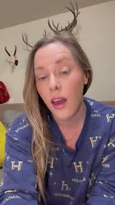 Video Review of Manna Kadar Beauty Blossom Blush & Highlighter Compact:  Floral OS by {{userName}}