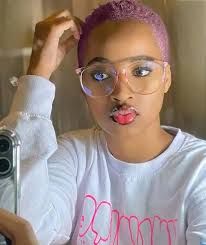 Wassup ladies, I'm Darius located in Fl/NY Here for the curvy queens that  likes horses !