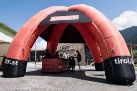 Noch hat er ja zeit, aber nächste woche geht es los mit seiner reihe ruhepuls. Orf Radio Tirol Sommerfrische Is Our Guest At Tunnel World