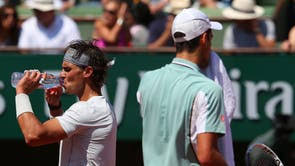 El nombre del artista no es otro que el de rafa nadal y el escenario roland garros. French Open 2013 Rafael Nadal S Epic Semi Final Win Leaves Novak Djokovic Distraught The Independent The Independent