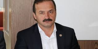 1 şubat 1972′de trabzon çaykara eğridere köyünde doğan ve ilk, orta, lise öğrenimi yozgat sorgun'da tamamlayan ağıralioğlu, ankara üniversitesi siyasal. Iyi Parti Sozcusu Yavuz Agiralioglu Kimdir