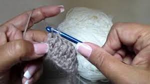 Ein hundepullover sieht nicht nur süß aus, er ist ein hilfreiches accessoire für kälteempfindliche hunde. Wie Hakelt Man Einen Hundepulli Bella Kleine Hunderasse M Herbst Youtube