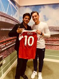 Viimeisimmät twiitit käyttäjältä avatar (@officialavatar). Shah Rukh Khan Accepts Invitation From Arsenal S Mesut Ozil Bollywood News Bollywood Hungama
