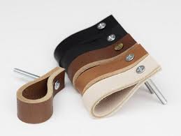 Poignee En Cuir Pour Meuble Le Detail Qui Change Tout Joli Place Poignee De Porte Cuisine Meubles En Cuir Poignee Meuble Cuisine