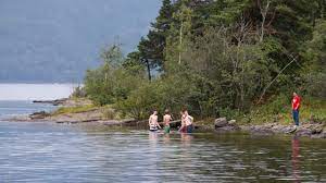 ˈʉːtʔœʏɑ] ist eine kleine insel im tyrifjord, dem fünftgrößten binnensee norwegens. Norwegen Ferien Im Sommercamp Auf Der Todesinsel Utoya Augsburger Allgemeine