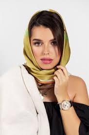 Le bandana, le fameux foulard qui ne cesse les aller retours entre les oubliettes de la mode et les it accessoires. Foulard Bandana Tuto Language Fr Foulard Vit Belle Par Origin Ellegwadwax Accessoires Pour Cheveux Afrikrea Decouvrez Tout Ce Que Ines Pgt Inespgt A Decouvert Sur Pinterest La Plus Grande Collection D Idees
