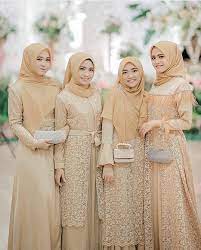 Model baju bridesmaid malaysia yang saat ini semakin simple dan modis sangat pas untuk memenuhi. 140 Ide Bridesmaid Di 2021 Pakaian Pesta Gaun Gaun Pengiring Pengantin