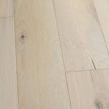 Discover our bespoke wide plank oak floors and create the interior of your dreams! Malibu Wide Plank French Oak Point Loma 1 2 In Thick X 7 1 2 In W X Varying Length Engineered Hardwood Flooring 23 32 Sq Ft Case Hdmrtg180ef The Home Depot