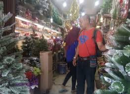 Macrame hiasan dinding gantungan pernak pernik rumah kunci code : Semarak Toko Pernak Pernik Natal Di Pasar Asemka