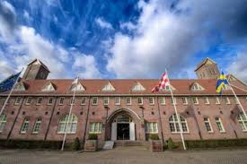 De panne is a town and a municipality located on the north sea coast of the belgian province of west flanders. Onderwijshotel De Rooi Pannen Tilburg Hotel Tilburg Overview