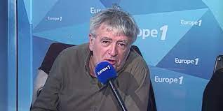 Souvenirs multiples de son humour singulier, en particulier aux début de canal+, dans zenith, a twitté michel denisot. When Jean Yves Lafesse Delivered His Vision Of The Comedy Profession On Europe 1 Teller Report