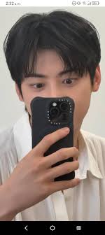 Hola en 🇨🇴 👋 y buenas tardes en 🇰🇷 Como estan Félix dice que quiere  cambiar el color de su cabello cual sera el color que se piensa aplicar