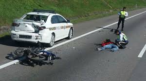 Tanpa perlu kehadiran pemilik asal bersama. Accident Moto Langgar Belakang Kereta Polis