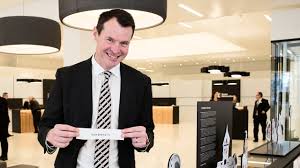 Maybe you would like to learn more about one of these? Guy Lachappelle Headhunter Firma Sucht Die Nachfolge Fur Den Bkb Chef Sie Hat Schon Umstrittene Kopfe Vermittelt