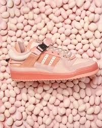 Tal parece que el trapero bad bunny endosó públicamente al candidato a la alcaldía de san juan por el movimiento victoria ciudadana (mvc), manuel natal albelo. Bad Bunny Hace Nuestros Suenos Realidad Con Los Sneakers Rosas Mas Cool De La Temporada