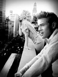 James And Marilyn Standing On A Balcony S M O K I N G Marilyn Monroe James Dean Marilyn Monroe Hollywood