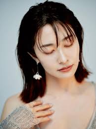 Pure：純潔的、純粹的、純淨的就像這組照片整體呈現出來的氛圍🤍這個世界紛紛擾擾，需要更多單純的恬靜美好📷 @_iilunnn ✨  @mosquito_yao 💡 @