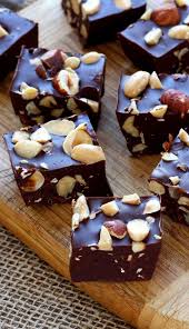 Recette Carres Au Chocolat Nutella Et Fruits Secs En Pas A Pas Recette Chocolat Nourriture Delicieuse Nutella