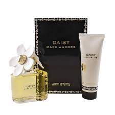 This gourmand radiant fragrance reveals its first notes in a vibrant burst of sweet cloudberries. Amazon Com Marc Jacobs Daisy 2 Piece Fragrance Set Eau De Toilette Spray 3 4 Ounce And Luminous Body Lotion 2 5 Ounce Beauty
