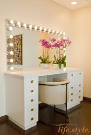 Work It Chelsea Handler S Upbeat Office Style Home Decor Home Decor