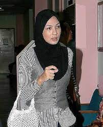 Luna maya song composed by jeff a to z (a plus music production) lyrics. Shafnie Dakwa Ac Mizal Pamer Kemewahan Hiburan Mstar