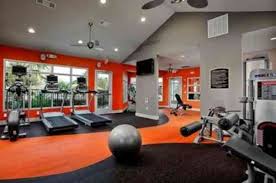 Une Vue D Une Salle De Gym Avec Des Accents En Orange Home Gym Flooring Home Gym Decor Home Gym Design