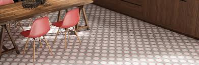 Wie bei kleidung und accessoires sind auch in der innenarchitektur jetzt trends aus der vergangenheit wieder ganz aktuell. Fliesen In Zementoptik Fur Mediterranes Flair