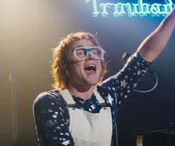 2019 • мюзикл, драмы • 1 ч 53 мин • 18+. Does Taron Egerton Really Sing In Rocketman Hear Taron S Real Voice In Elton John Biopic