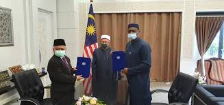 Departament del primer ministre (ca); International Islamic Fiqh Academy The International Islamic Fiqh Academy Signs An Mou With The Department Of Islamic Affairs At The Prime Minister S Office In Malaysia