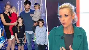 Le 21 décembre 2007, l'ancienne miss france et son mari bertrand lacherie sont devenus les heureux parents joséphine est le portrait craché de bertrand lacherie. Elodie Gossuin Est Dans Le Petrin Avec Son Epoux Bertrand Lacherie Et Leurs Deux Jumeaux