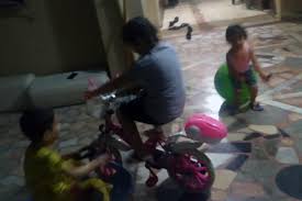 5 yaşında ki erkek çocuğunun bakımını üstlenebilecek ve ev işlerine destek olabilecek yatılı çocuk bakıcısı arayışımız bulunmaktadır. Avluda Oynayan Cocuklar Gibi Kardesce Yasamaliyiz Evrensel