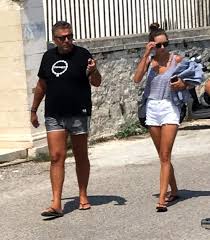 We did not find results for: Liagkas Nea Syntrofos To 2020 O Erwtas Xtyphse Thn Porta Toy Me Magio Freegossip Gr