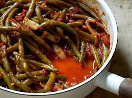 Facuta cu ierburile recoltate pe balcon : ReÈete SÄnÄtoase Èi Delicioase Care Au Fasolea Verde Drept Ingredient Principal