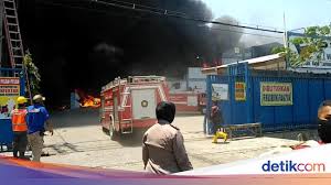 Alamat toko pabrik sepatu gn puntang. Pabrik Spare Part Di Lamongan Terbakar Asap Hitam Membumbung Tinggi