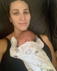 Sara Ticknor's Instagram, Twitter & Facebook