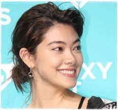 森泉の妹であり モデル兼タレントの森星 ルックス スタイル 家柄とどれをとっても申し分ない女性ですよね そんな森星が髪型を変えたことが 話題となっています どうやらショートヘアにしたようなのですが と ショートのヘアスタイル 森星 髪型 髪型
