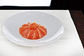 It's a rice bowl covered in colorful slices of fish, glistening balls of orange roe, and. Sake Don Miya Sushi Bergamo