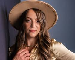 Flora Luna's Instagram, Twitter & Facebook