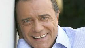 The news of the disappearance was given to adnkronos by his partner, nada ovcina, who was also his agent and press office. E Morto Il Cantante E Attore Gianni Nazzaro