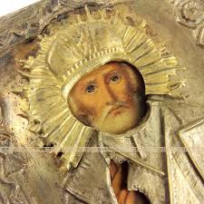 Старинная живописная икона Николай Чудотворец в латунном окладе и  оригинальном киоте. Россия 1870-1900 год