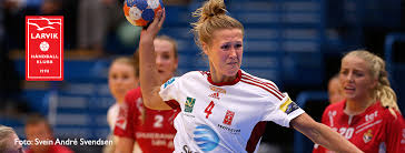 Kari brattset dale, marit malm frafjord, vilde mortensen ingstad (skade, vilde ingeborg johansen i bakhånd) venstreback: Marit Malm Frafjord Facebook