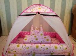Kelambu yang satu ini menggunakan bahan kain vitras yang dikombinasikan dengan kain polka kelambu ini juga memiliki penopang kelambu yang terbuat dari baja lentur dan elastis. Jual Kasur Bayi Kelambu Satu Set Bantal Guling Kasur Bayi Lipat Kelambu Set Tempat Tidur Bayi Kado Bayi Terbaik Terbaru Di Lapak Aishfalisha Fashion Bukalapak