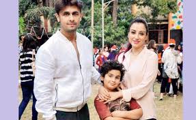 Sonu nigam as a child actor in taqdeer. Sonu Nigam Height Weight Age Family Photo Telfie In