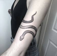So Besessen Von Dir Snaketattoo Tattoosforwomen Snake Tattoos Gi Snake Tattoo Design Free Hand Tattoo Tattoos