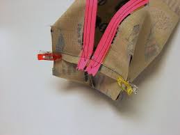 Aus wachstuch lassen sich, wie erwähnt viele coole sachen nähen. Die Eckige Reissverschlusstasche Entschlusselt Bernina Blog