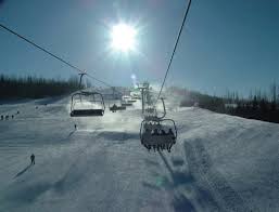 Ośrodek sportu i rekreacji góra kamieńsk to kompleks narciarski, który został wybudowany na zwałach kopalnianych. Kompleks Narciarski Osir Gora Kamiensk Powiat Belchatowski