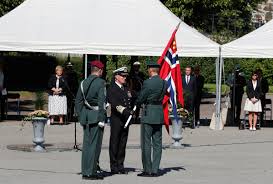 Utmerkelsen ble overrakt bolles kone og sønn under en seremoni på akershus festning 8. Eirik Kristoffersen Store Norske Leksikon