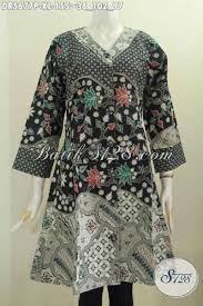 Ciri khasnya adalah bentuk kerah kaos yang menyerupai huruf v. kaos ini digemari karena tidak membatasi gerak leher. Baju Kerja Dress Model Kerah V Motif Untuk Penampilan Makin Istimewa Dan Mempesona Motif Bagu Proses Printing Harga 100 Ribuan Dr5677p Xl Toko Batik Online 2021