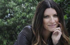 .globe, la super favorita della vigilia laura pausini ha visto scappare via anche il suo primo david di scioccato zalone direttamente da casa e sorpresa anche la pausini, alla quale è scappato un. Laura Pausini Harshly Criticized The Tributes To Diego Maradona And Described It As Not Very Appreciable